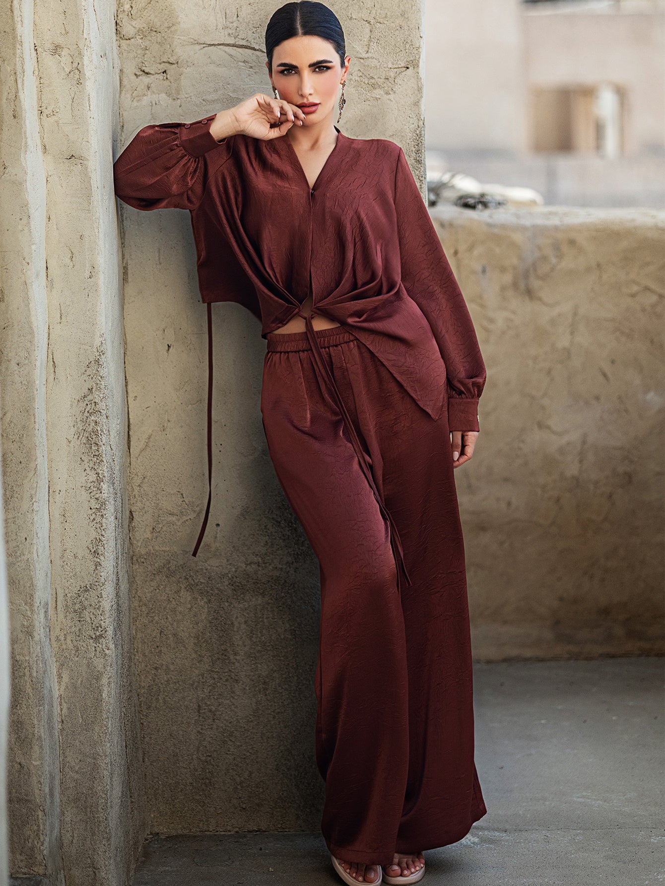 2-Piece set BA5085 reddish-brown embossed satin set cross-lace elegant atmosphere 2-piece set
