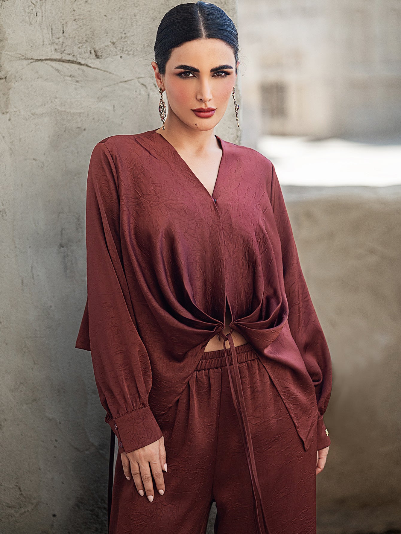 2-Piece set BA5085 reddish-brown embossed satin set cross-lace elegant atmosphere 2-piece set