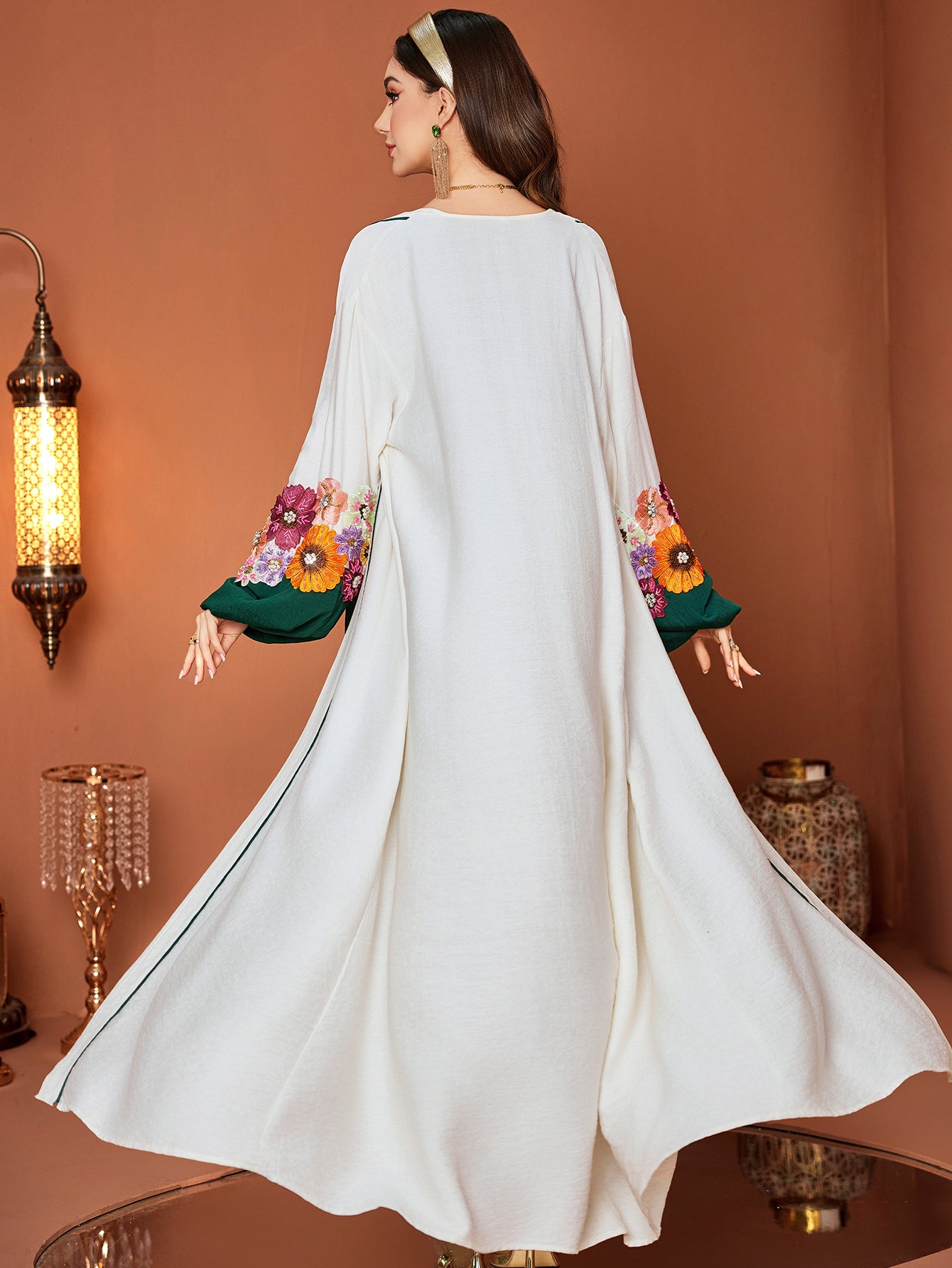 5252Arabic Two-Piece Set | Emerald Inner Dress + White Gold-Embroidered Abaya for Evening Elegance